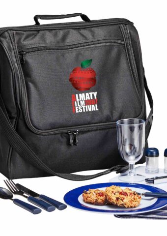 D600 Adventure 4 Set Picnic Basket Main